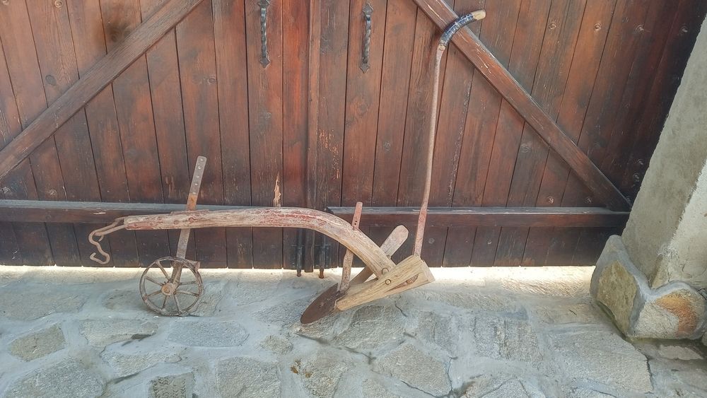 Дървено рало.Хомот,Ярем . Хлопка.