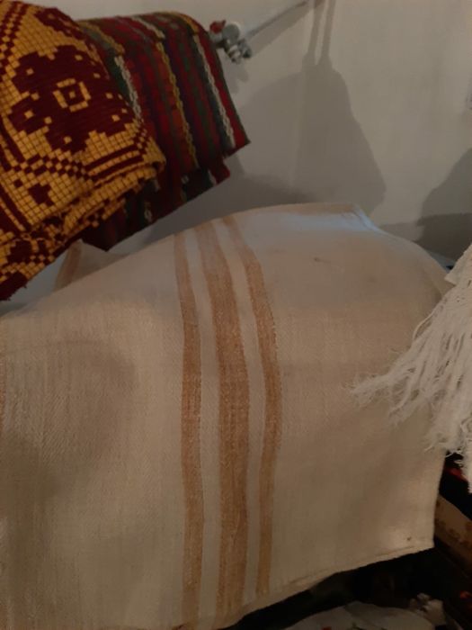 Cuverturi si prosoape artizanale noi neutilizate