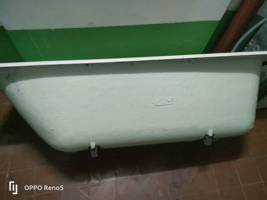 Продам чугунную ванную