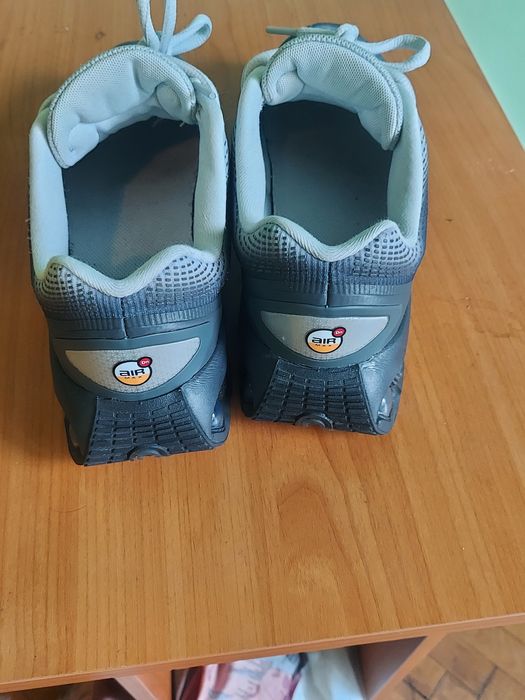 Vând adidași Nike DN