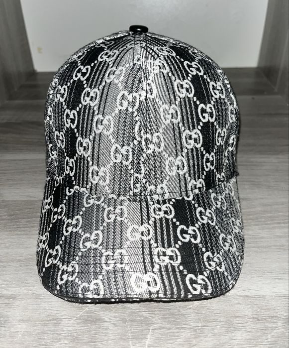 Vand sapca gucci alb negru