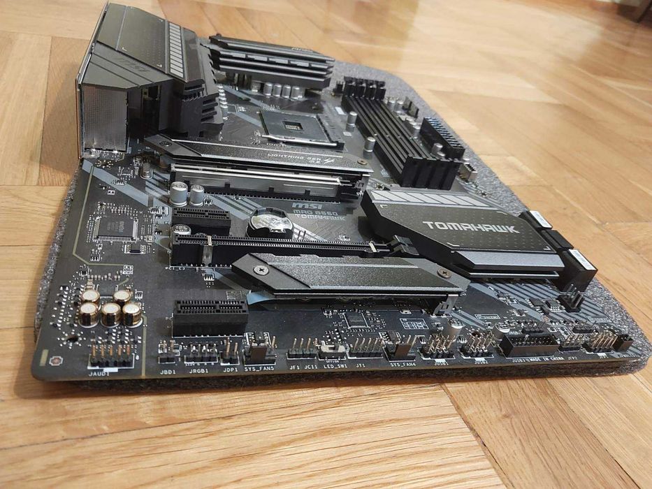 AMD Ryzen 9 5900X + MSI B550 Tomahawk
