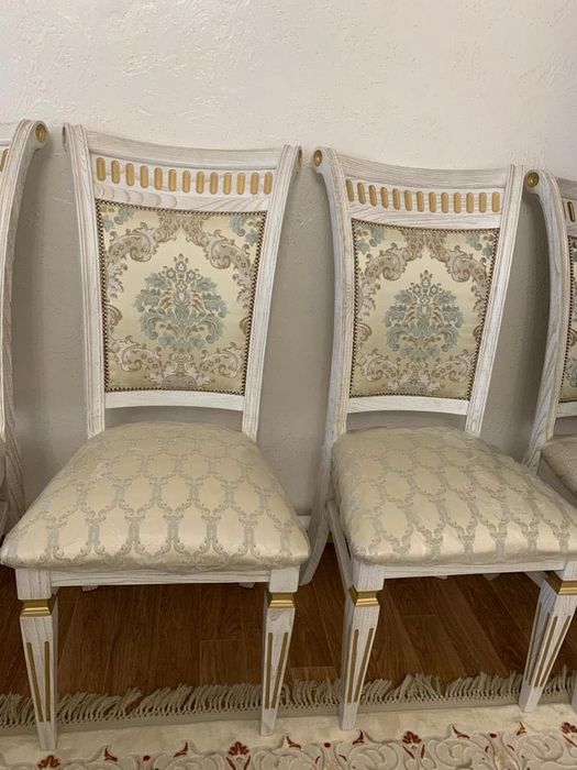 Продается стол и стулья