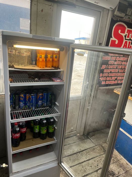 Продам витринный холодильник