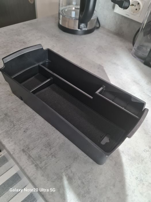 Vand accesoriu nou pentru Peujeot 3008 (cutie organizator).