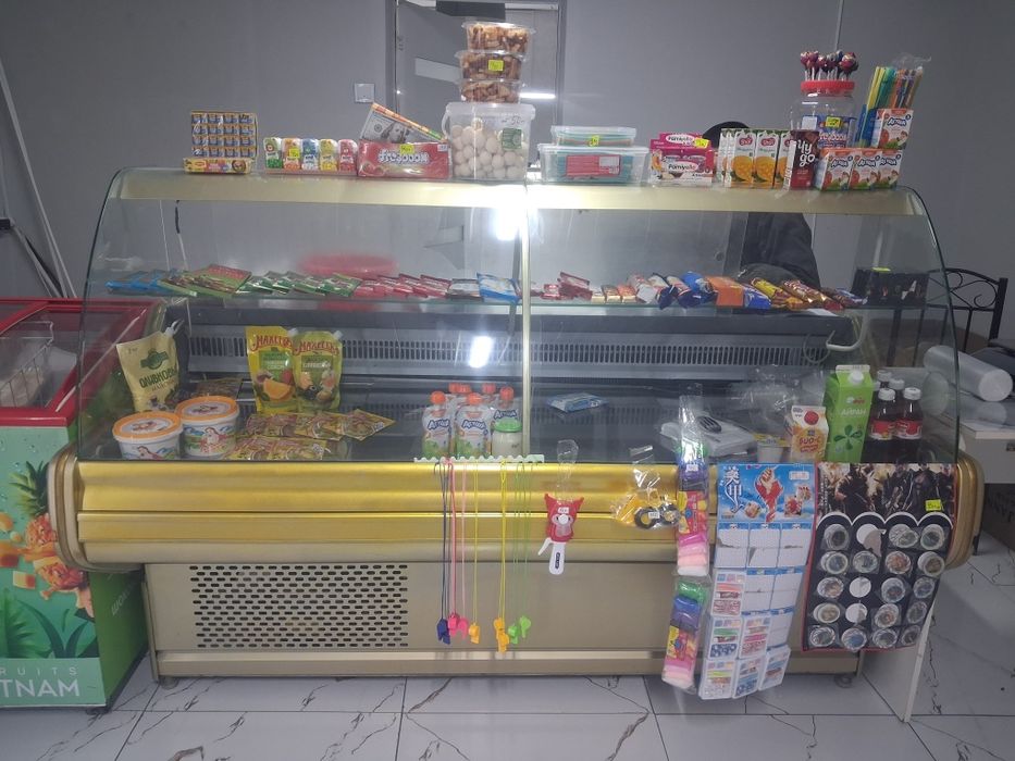 Срочно продается витринный холодильник