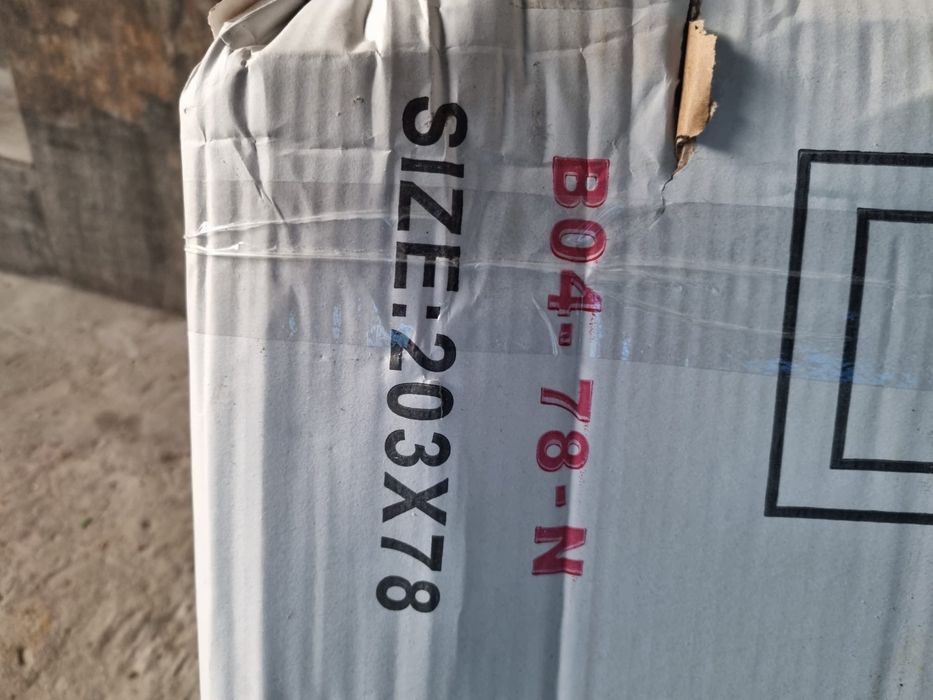 Vand usa noua de lemn