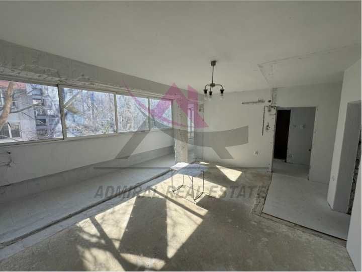 Продава се Тристаен апартамент в Варна, ВИНС - 75 кв.м за 2800 €/кв.м - Снимка #1