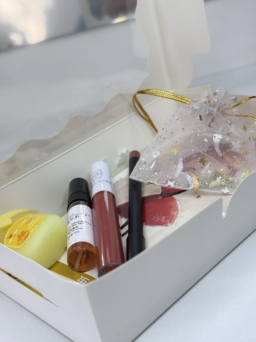 Мини сюрприз бокс для девушки Подарочный набор