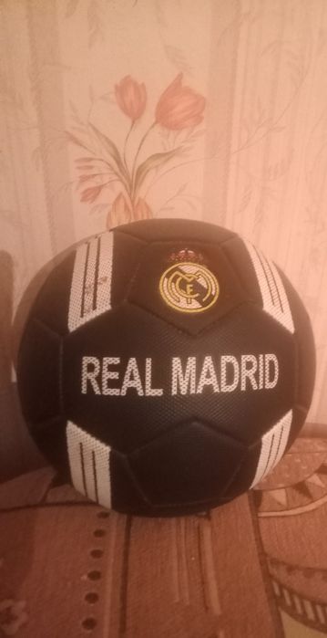 Мяч с логотипом "REAL MADRID"