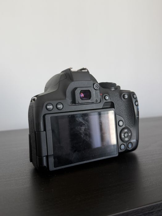 Canon EOS 850D+obiectiv EFS 18-55 mm