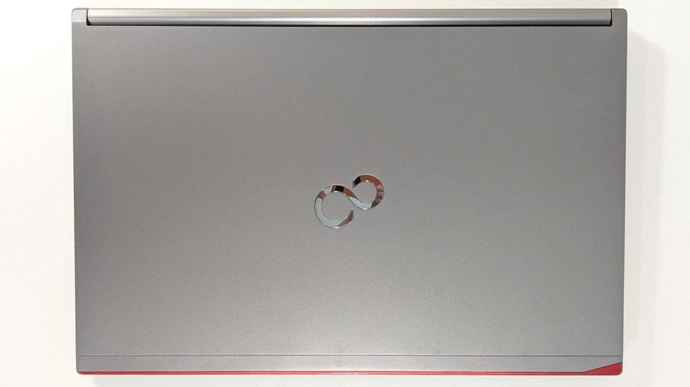 Fujitsu LifeBook E756 15.6" 1920x1080 i5-6200U 8GB RAM 256GB SSD без камера