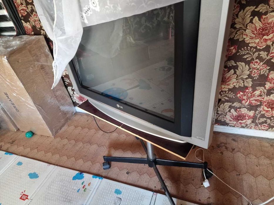 телевизор LG .находится в городе