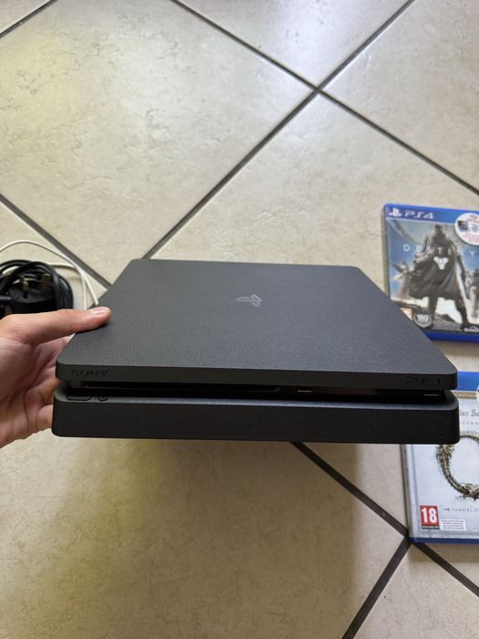 Playstation 4 ps4 de 500gb si 5 jocuri