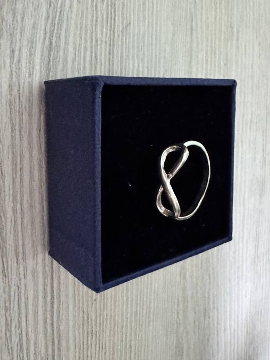 Женское серебряное кольцо размер примерно 17-18