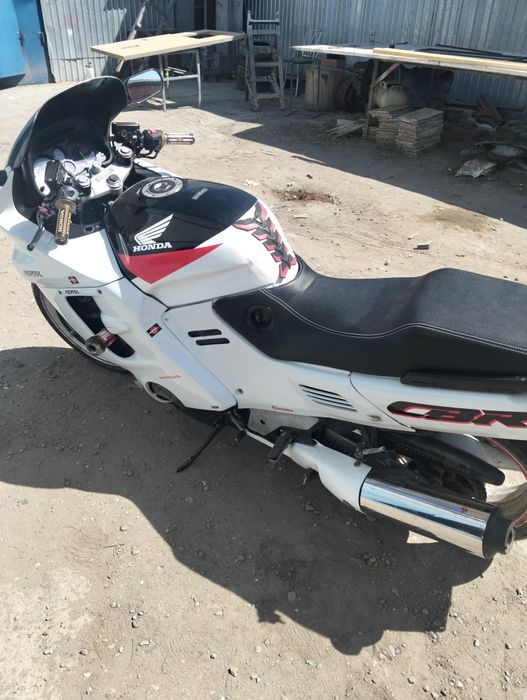 Продам мотоцикл Хонда F1000