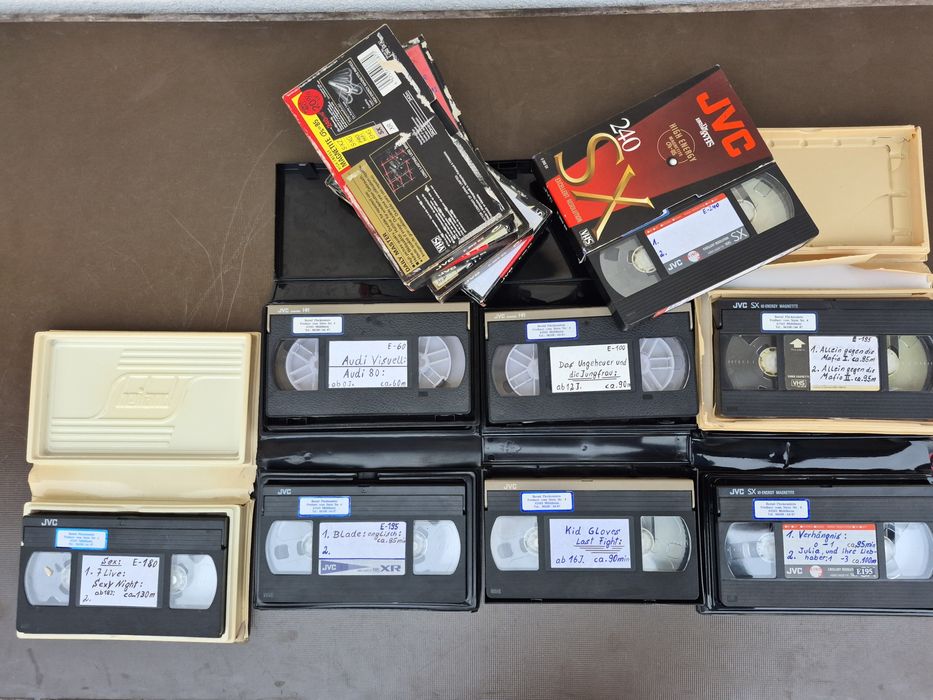 Vând 12 casete video VHS originale JVC, 90,180,240minute filme diferit