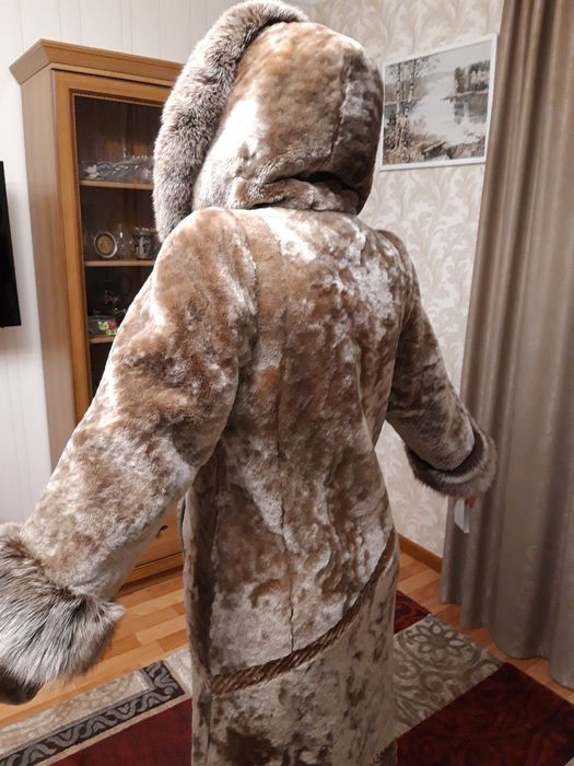 Шуба мутоновая,тёплая