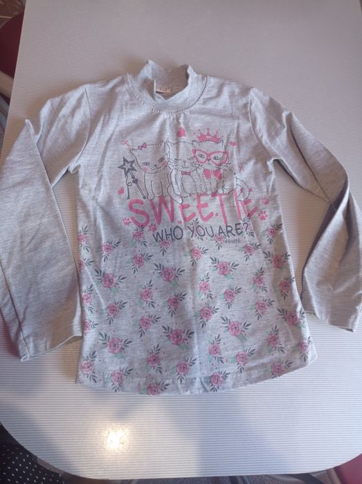 Продаю одежду на девочку. Свитшоты, платья.