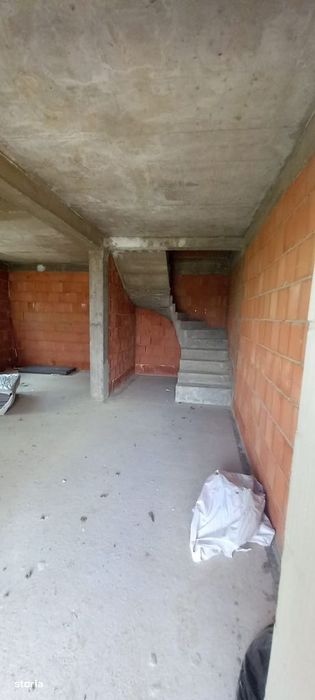 Apartamente noi, cu scara interioara, în Zalău (22Decembrie).