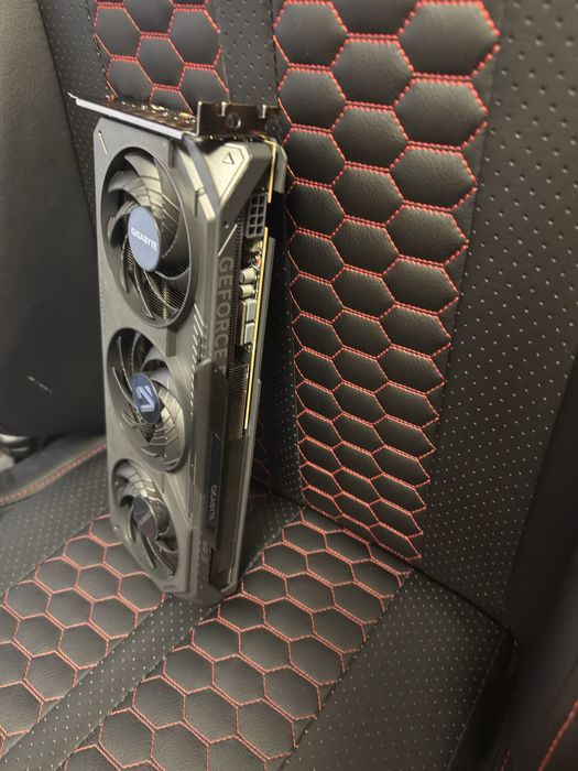 Placa video rtx 5050  oc edition