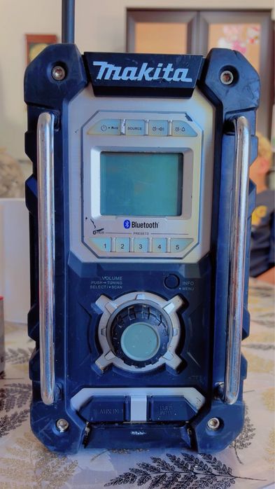 Radio Makita DMR106 cu baterie de 6 A nou nouț în cutie