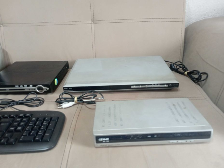 Лот DVD клавиатура кабели адаптор тонколони