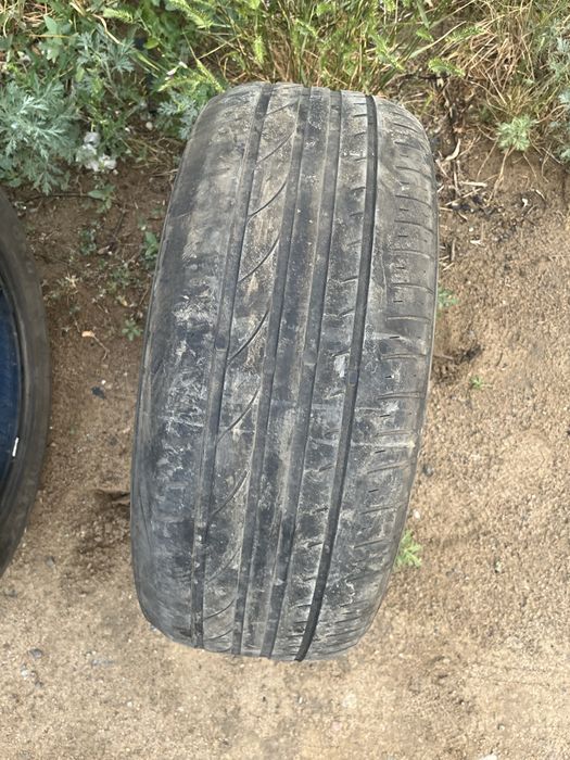Продам пару шин 215 55 r17