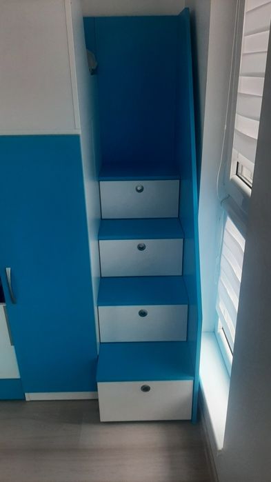 Двуетажно легло.