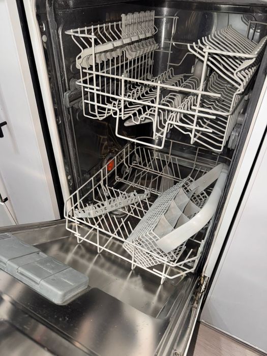 Продам посудомоечную машину