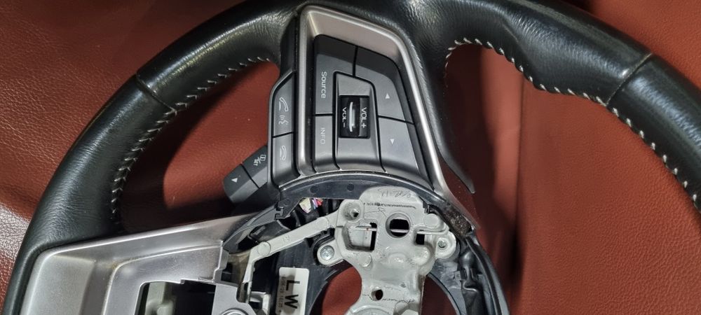 Бутони от мултифункционален волан на Субару Импреза