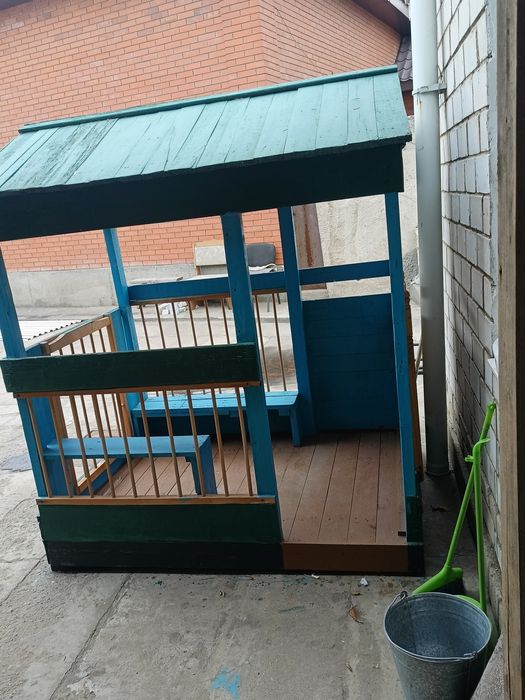 Дом и игрушки для детей