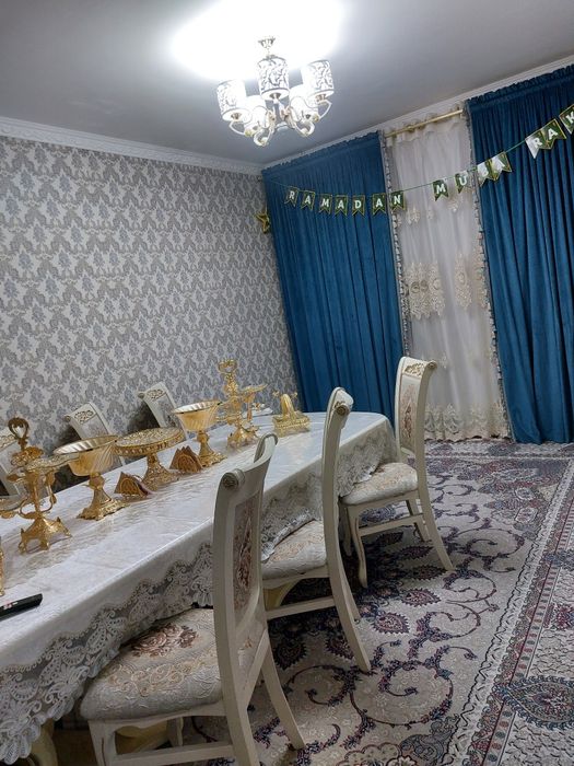 Uy sotiladi 1 xona 3etaj lokatsiya zo'r joyda joylashgan.Yakkasaroy tu