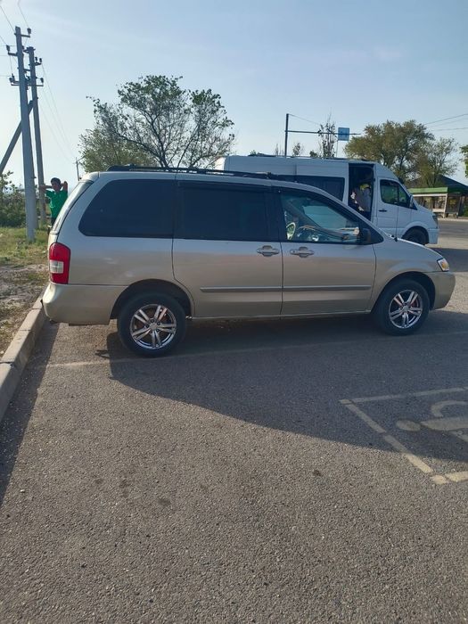 Мазда мпв 2000год.