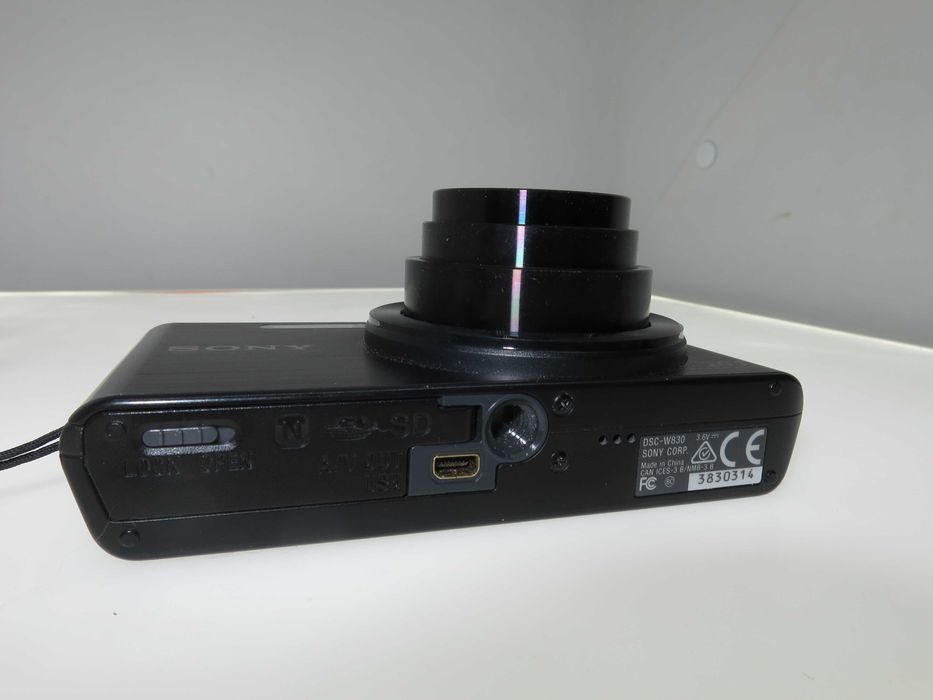 Sony Cyber-shot DSC W830 ултра компактен дигитален фотоапарат цифрова камера в отлчино състояние, пълен комплект,  работи перфектно