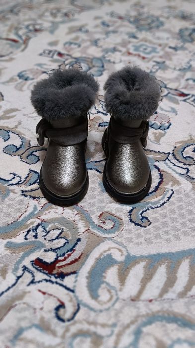 Продам новую детскую обувь