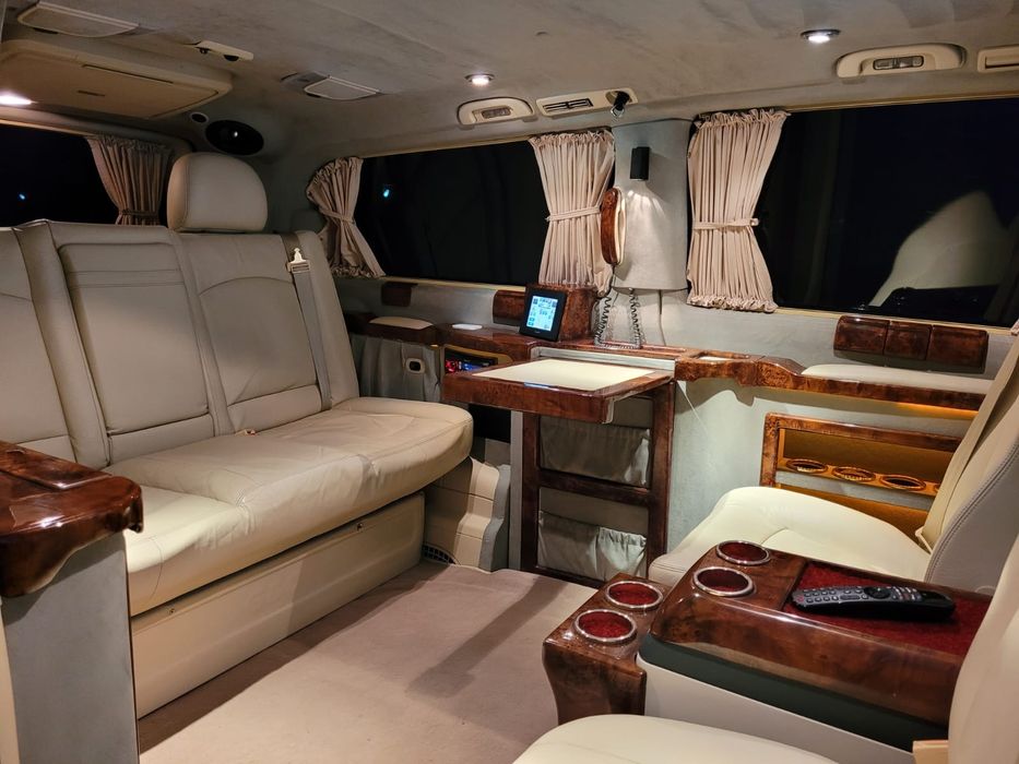 Inchiriez Limuzina Viano Vip