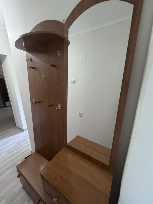 Продаем прихожую