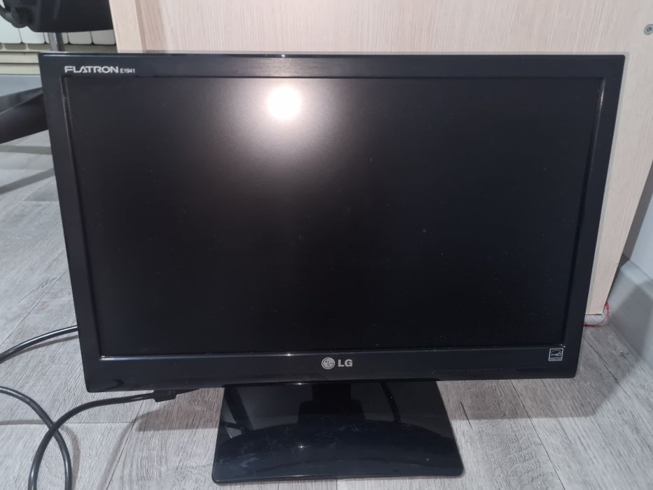 Монитор LG E1941