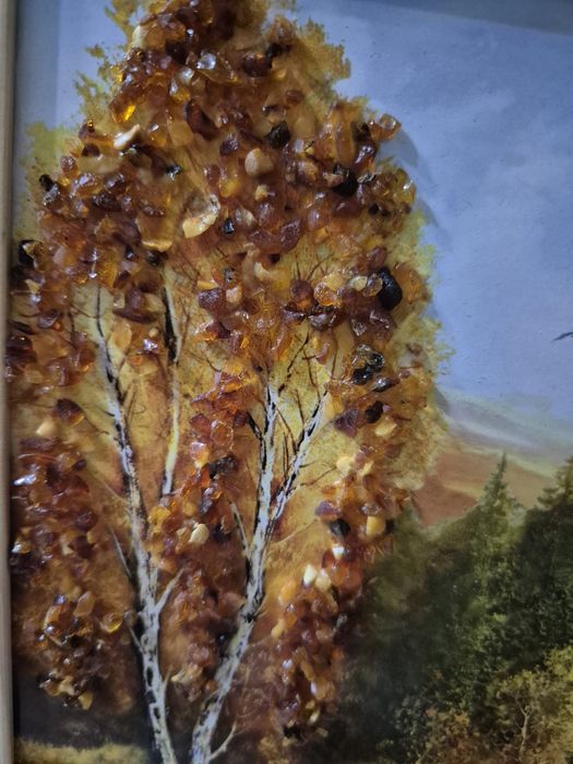 Картина на холсте с янтарем