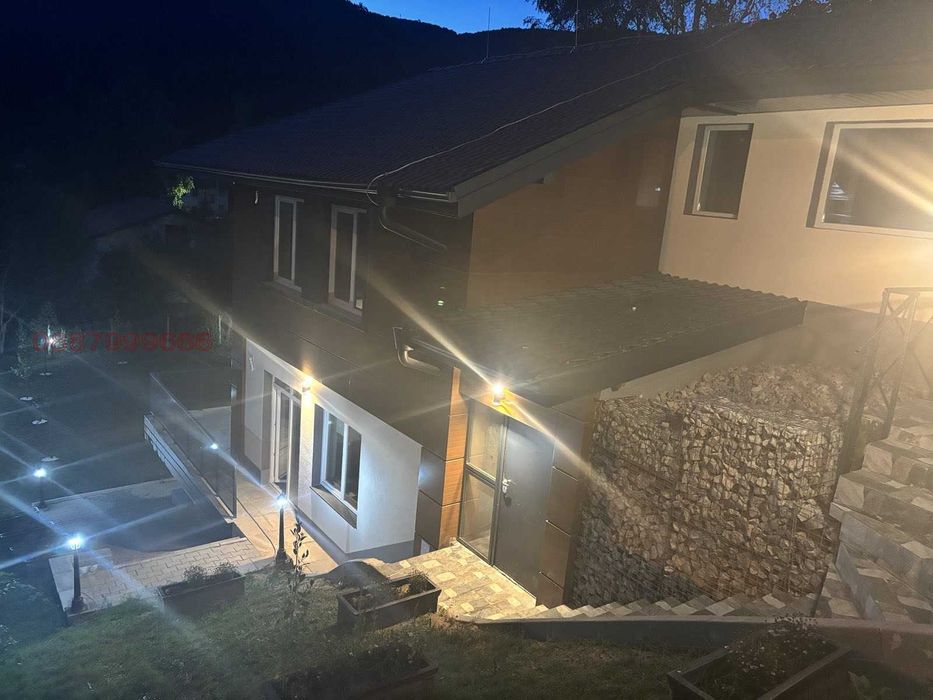 Продава се Къща в с. Владая, Област София-град - 285 кв.м за 2278 €/кв.м - Снимка #1