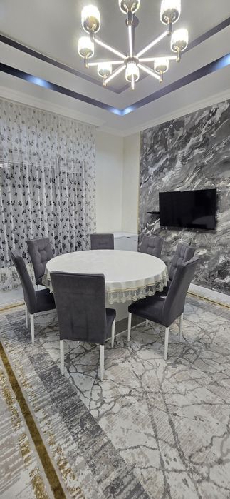 Стол и стулья в комплекте