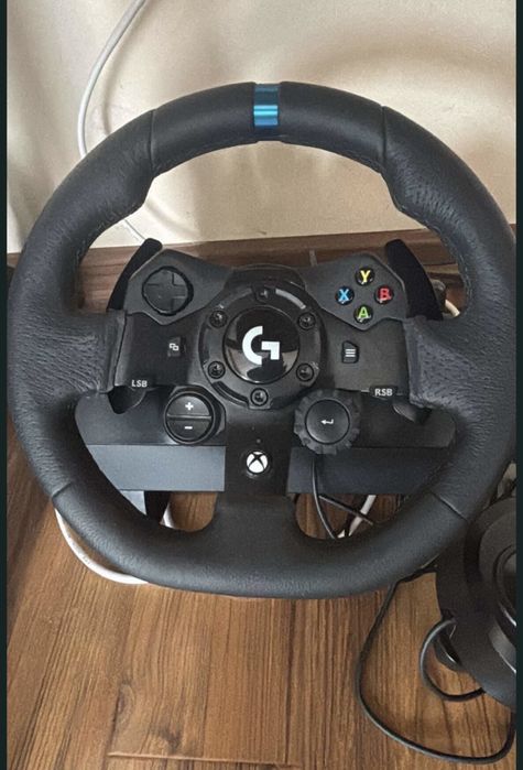 Volan cu pedale Logitech 923 cu schimbator de viteze