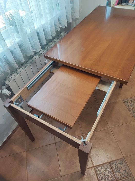 Масивна трапезна маса 140 на 80 и 4 стола