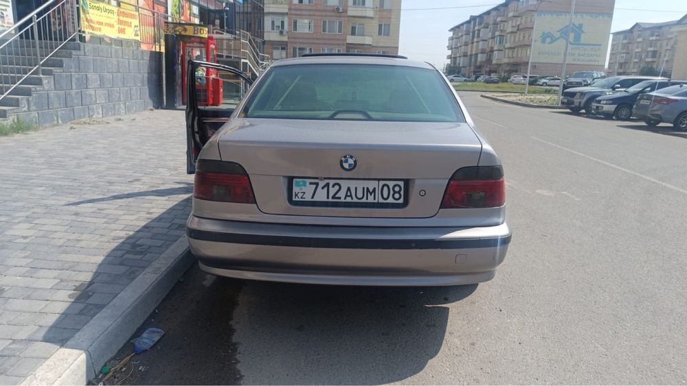 Продам бампер на е39