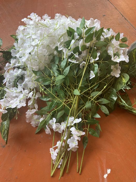 Искуственные цветы. С листьями