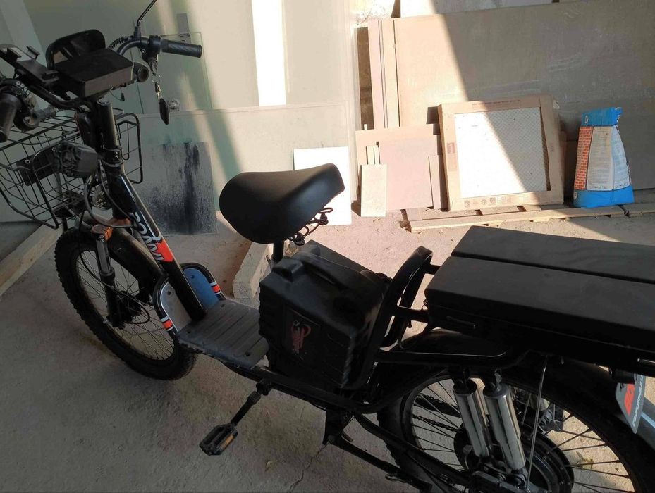 Tangalarda velosiped minayotgan qizlar videosi