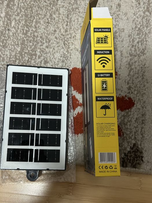 Lampă solară LED de perete cu telecomandă și senzor de mișcare