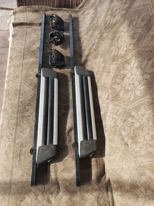 Продам на релинги  крепление для лыж.