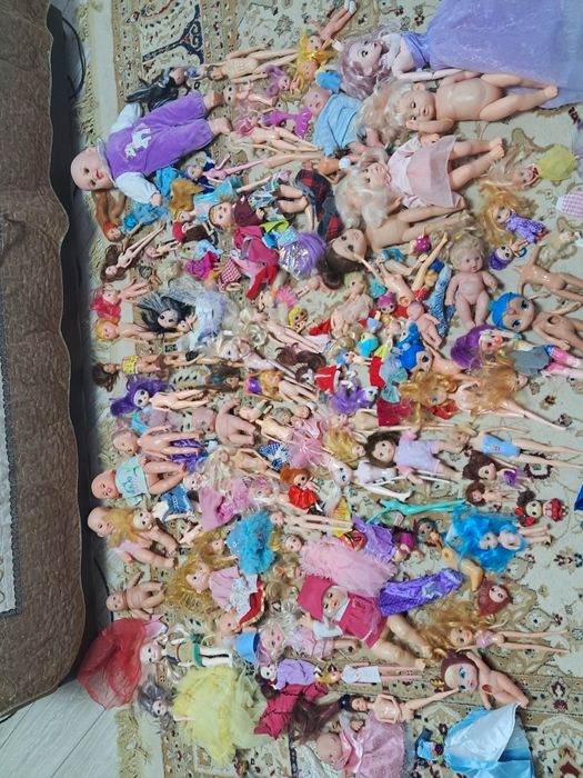 Срочно много разных кукол.